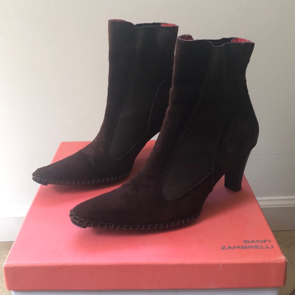 Banfi Zambrelli brown suede booties